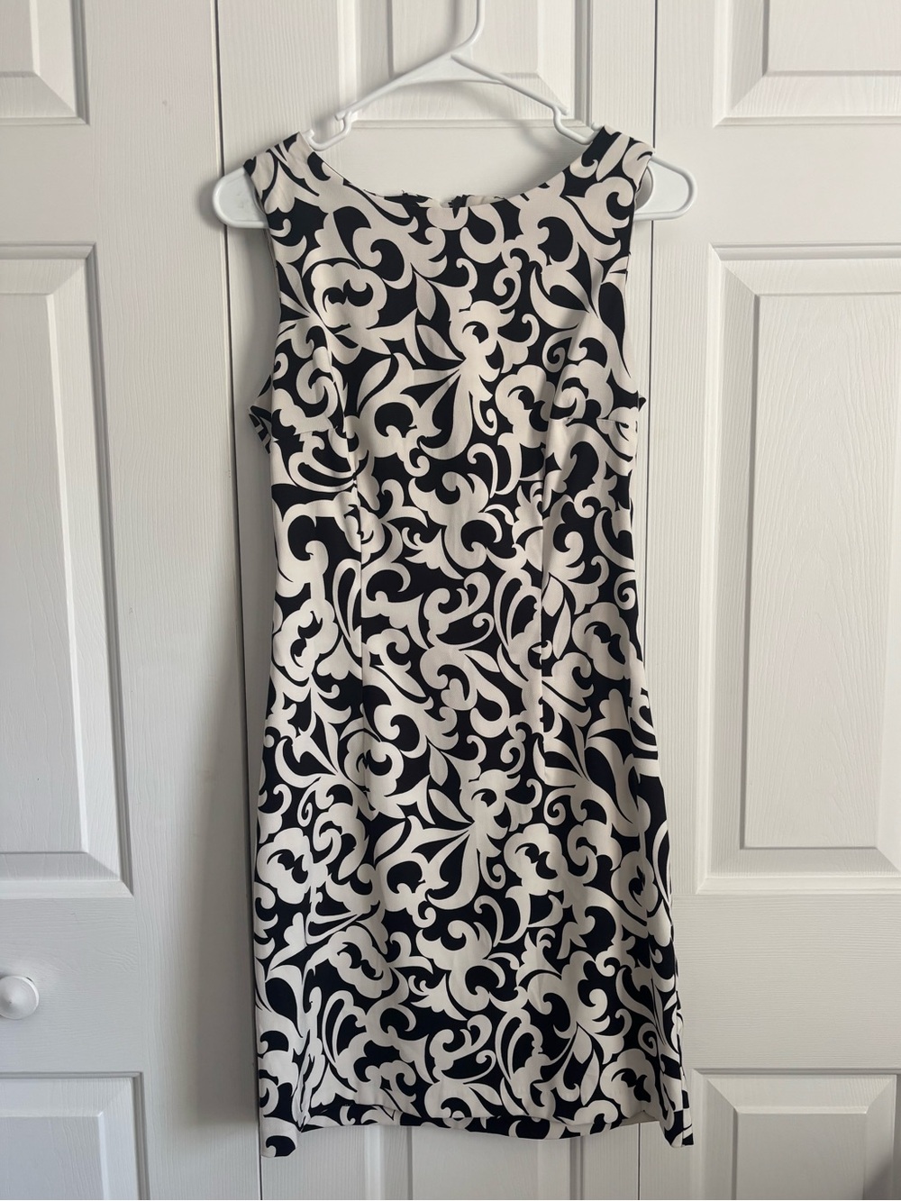 DressBarn Black & White Sleeveless Sheath Dress Size 6